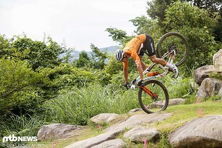 Auch die neue Fox 34 SC konnte Mathieu van der Poel bei Olympia nicht vor seinem folgenschweren Sturz über den Lenker schützen Auch die neue Fox 34 SC konnte Mathieu van der Poel bei Olympia nicht vor seinem folgenschweren Sturz über den Lenker schützen