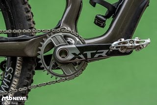 Die Aluminiumkurbel ist in einer leichteren XC und in einer schweren Enduro-Variante erhältlich.