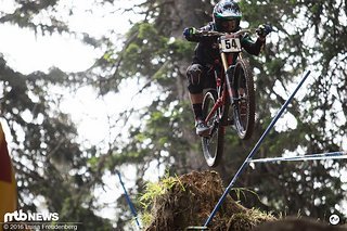 Aaron Gwins Teamkollege Angel hatte einen heftigen Sturz im Wald und sorgte dafür, dass Peaty seinen Rennlauf wiederholen musste.