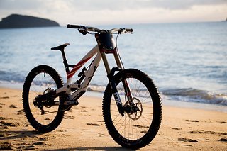 Unter Aaron Gwin wurde 2016 der erste World Cup auf einem YT Tues gewonnen. Unter Aaron Gwin wurde 2016 der erste World Cup auf einem YT Tues gewonnen.