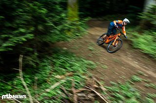 Dank der zentralen Gewichtsverteilung fühlt man sich stets sicher auf dem Rad Dank der zentralen Gewichtsverteilung fühlt man sich stets sicher auf dem Rad