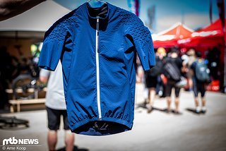 Q36.5 ist bislang eher im Rennradbereich verortet, will aber auch für Moutainbiker und Gravelfahrer interessant werden. Q36.5 ist bislang eher im Rennradbereich verortet, will aber auch für Moutainbiker und Gravelfahrer interessant werden.