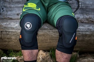 Die Endura MT500 Hard Shell-Knieschützer wurden gemeinsam mit den Athertons entwickelt und kosten 94,99 € Die Endura MT500 Hard Shell-Knieschützer wurden gemeinsam mit den Athertons entwickelt und kosten 94,99 €