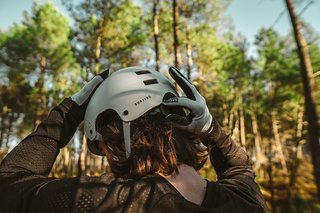 Mit dem Fit System lässt sich der Helm an verschiedene Kopfformen anpassen Mit dem Fit System lässt sich der Helm an verschiedene Kopfformen anpassen