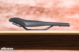 Die Wellen sollen dafür sorgen, dass der Schambein- und Damm-Bereich entlastet wird und man nicht nach hinten rutschen kann. Die Wellen sollen dafür sorgen, dass der Schambein- und Damm-Bereich entlastet wird und man nicht nach hinten rutschen kann.