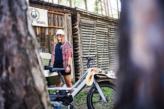 Auch zum Abend serviert Anita nochmal Kaffee vom Barista-Bike. Auch zum Abend serviert Anita nochmal Kaffee vom Barista-Bike.