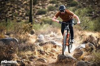 Die größten Vorteile habe ich im Enduro-Einsatz auf harten und eher schnellen Strecken bemerkt.