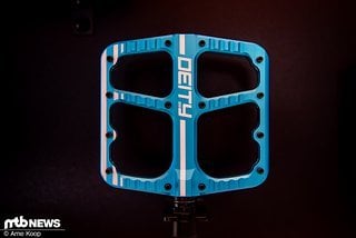 Das Deity Flattrackpedal ist nahezu rechteckig und kostet 170 $.