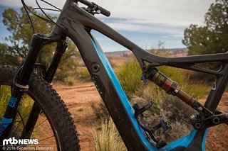 Das Bike kann komplett über die drei Knöpfe an der Batterie gesteuert werden.