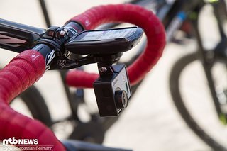 Clever: oben Garmin, unten GoPro Clever: oben Garmin, unten GoPro
