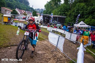 Währenddessen machte sich Johannes Fischbach auf dem Weg zum Start. Währenddessen machte sich Johannes Fischbach auf dem Weg zum Start.