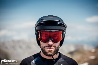 Open Face-Helme reihen sich irgendwo zwischen klassischen Halbschalen und Full Face-Helmen ein Open Face-Helme reihen sich irgendwo zwischen klassischen Halbschalen und Full Face-Helmen ein
