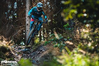 Anstiege kommt man mit dem Trek Slash 9.9 eher gemütlich aber sicher hoch