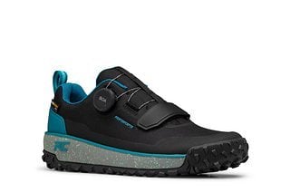 CLE8152-Edit-flume-boa-women-black-tahoeblue-side-angle-right-3500x2335 (1)