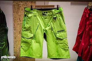 ...mit passender "Lofzz" Shorts ...mit passender "Lofzz" Shorts