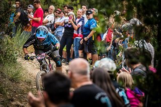 Weiterkämpfen lohnt sich! Hier nochmal aufs Stage-Podium in Finale Ligure Weiterkämpfen lohnt sich! Hier nochmal aufs Stage-Podium in Finale Ligure