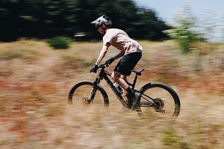 Das neue Specialized Epic S-Works ist ziemlich schnell unterwegs. Das neue Specialized Epic S-Works ist ziemlich schnell unterwegs.