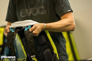 Besondere Neuheit ist der flexible Übergang zwischen Schulterriemen und Rucksack. Er soll den Tragekomfort verbessern. Besondere Neuheit ist der flexible Übergang zwischen Schulterriemen und Rucksack. Er soll den Tragekomfort verbessern.