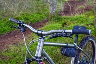 Dank der elektronischen Schaltung bleibt das Cockpit sehr aufgeräumt Dank der elektronischen Schaltung bleibt das Cockpit sehr aufgeräumt