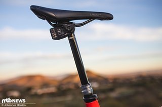 Die neue RockShox Reverb AXS kommt in vier Hubvarianten, drei Durchmessern und zum stolzen Preis von 800 €  (UVP). Hier findet ihr alle Infos zu SRAMs funkgesteuerter Variostütze!