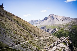 Der erste Teil der Anfahrt zum Ofenpass ist etwas zu ausgesetzt zum Racen, aber zum entspannten Fahren ein Hochgenuss. Der erste Teil der Anfahrt zum Ofenpass ist etwas zu ausgesetzt zum Racen, aber zum entspannten Fahren ein Hochgenuss.
