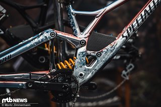 Natürlich ist Loïc Bruni auch auf seinem grandiosen und vor allem siegreichen WM-Bike unterwegs. Natürlich ist Loïc Bruni auch auf seinem grandiosen und vor allem siegreichen WM-Bike unterwegs.