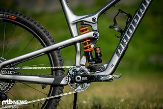 Man muss sich schon gut mit Propain-Bikes auskennen, um zu bemerken, dass es sich um ein neues Modell handelt. Man muss sich schon gut mit Propain-Bikes auskennen, um zu bemerken, dass es sich um ein neues Modell handelt.