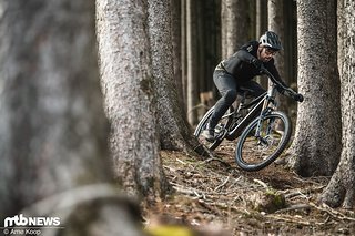 Das Radon Jab profitiert von einer aktiven Fahrweise und einem leichtfüßigem Fahrstil auf dem Trail.