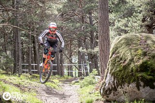 Marcel Rieder zieht auf Stage 1 ab und fährt am Ende auf einen starken dritten Platz!