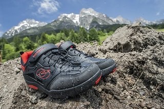 Die O'Neal Traverse-Schuhe sollen vor allem gut belüftet sein, aber auch ein wenig Wasser abkönnen.