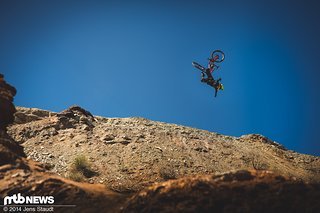 Carson Storch kickte es bei seinem Flip zu hoch