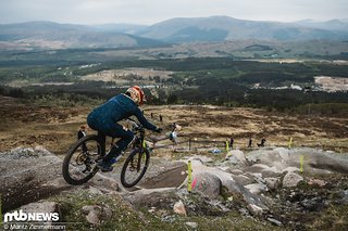 Für Greg Minnaar lief das Rennen in Fort William eher so semi: Nach einem durchaus heftigen Sturz im Finale bliebt dem GOAT nichts anderes übrig, als abgeschlagen mit mehreren Minuten Rückstand ins Tal zu rollen