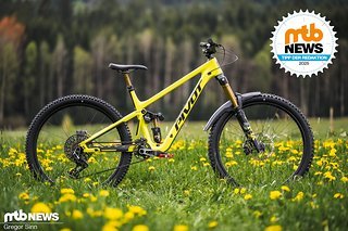 Mit ganz knappem Rückstand ist das Pivot Firebird auf Platz 2 gerast