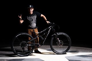Passend zum Video hat Jérôme sich ein neues Cannondale-Enduro aufgebaut!