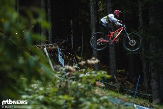 Izabela Yankova fährt Linien, an denen Elite-Fahrerinnen scheitern