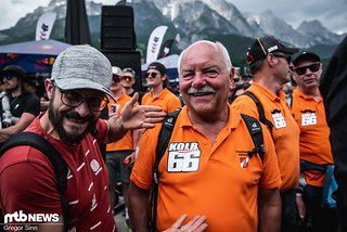 Aus der Heimatstadt Assach hat Andi Kolb einen kleinen Fanclub angekarrt und dafür extra einen kleinen Bus gemietet.