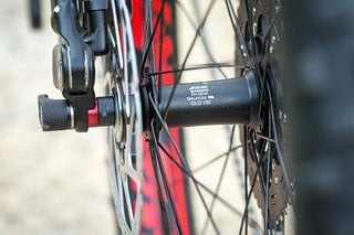 Leichte Verwunderung bei der Präsentation: 150 mm Hinterbaubreite beim E-Bike und 3,0" Reifen