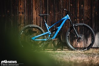 Ein vollausgestattetes All Mountain-Bike mit Enduro-Ambitionen und jeder Menge Markenteile? Ein vollausgestattetes All Mountain-Bike mit Enduro-Ambitionen und jeder Menge Markenteile?