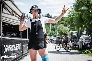 Ganz perfekt ist das linke Knie von Nina Hoffmann nicht, doch sie war heute guter Dinge, dass sie einen soliden Rennlauf hinlegen kann
