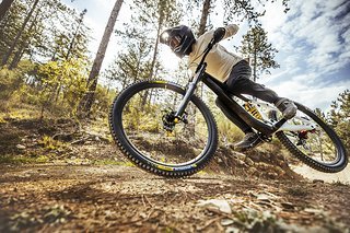 michelin-dh16-rl-downhill-milieu-01