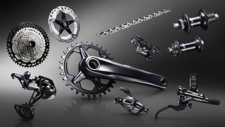 Die Shimano XT M8100-Gruppe übernimmt viele der Technologien der sehr hochwertigen und teuren XTR-Gruppe Die Shimano XT M8100-Gruppe übernimmt viele der Technologien der sehr hochwertigen und teuren XTR-Gruppe
