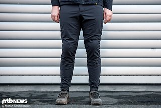 Der Tragekomfort ist top, dazu erledigt die Pearl Izumi Launch Trail Pants im Herbst und Winter einen erstaunlich guten Job