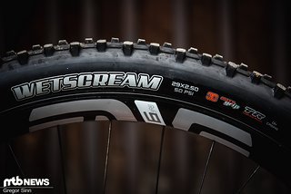 Auch Miranda setzt auf Maxxis Wetstream-Reifen …