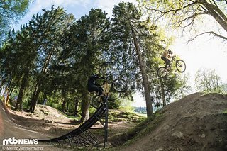 Was gibt es Besseres, als zusammen mit einer guten Crew im Bikepark unzählige Abfahrten zu machen und durch die Lüfte zu segeln?