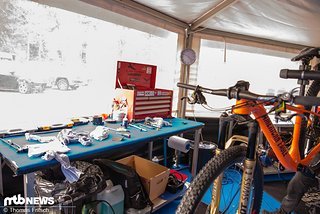 Eine Werkstatt fast wie zu Hause nimmt das CST Sandd Team mit auf die Rennen