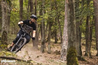 Die Trails rund um Bad Kreuznach kannte der Mainzer Dennis schon vorher – ein nicht zu unterschätzender Bonus bei den redaktions-internen Ausfahrten! Die Trails rund um Bad Kreuznach kannte der Mainzer Dennis schon vorher – ein nicht zu unterschätzender Bonus bei den redaktions-internen Ausfahrten!