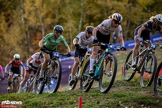 Wie so häufig dauerte es recht lange bis das Damenfeld sich im Short Track ernsthaft auseinanderzog.