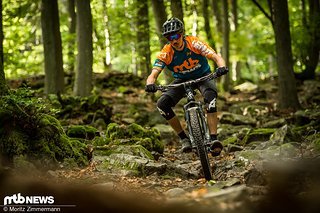 Bergab gibt es am Deviate Guide wenig auszusetzen, das Enduro-Bike mit 160 mm Federweg sorgt für "Downhill-Bike-Feeling" auf den Trails. Bergab gibt es am Deviate Guide wenig auszusetzen, das Enduro-Bike mit 160 mm Federweg sorgt für "Downhill-Bike-Feeling" auf den Trails.