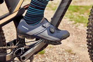 Der Shimano XC3-Schuh kommt im sportlichen Design daher