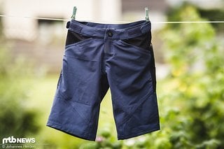 Die ION Scrub Amp Youth Bikeshorts gibt es in drei Kindergrößen